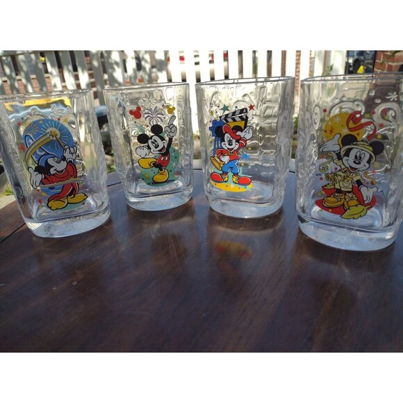 DisneyStudio Glass Millennium 2000 Mickey Mouse Glass Set
